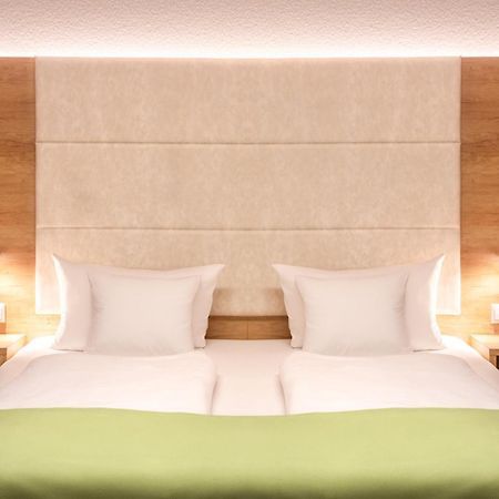 Hotel & Gaestehaus Im Ziegelweg Klimatisiert Eintrittskarten Fuer Den Europa-Park Erhalten Sie Garantiert Ueber Uns Руст Экстерьер фото